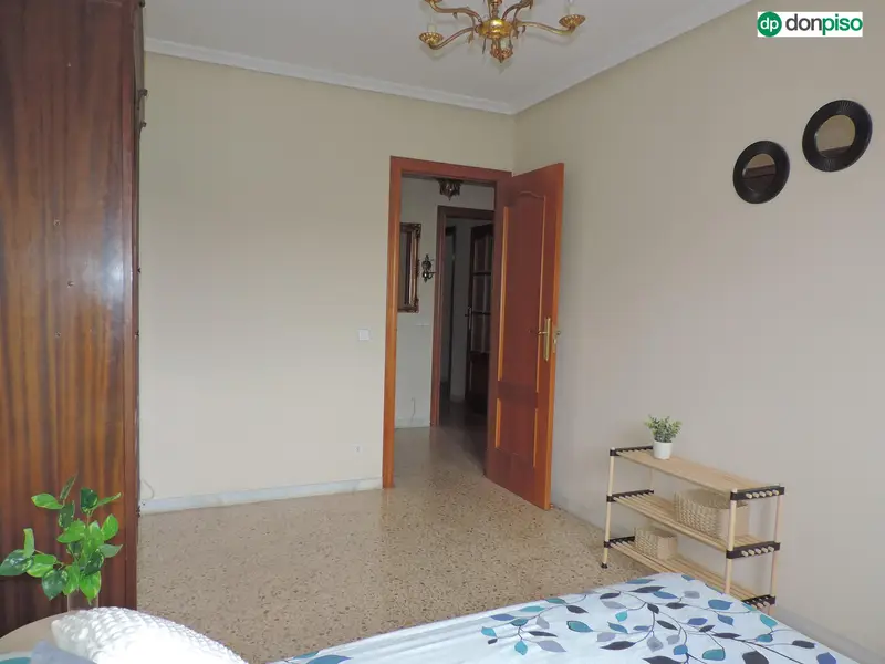 Piso en venta: 4 dormitorios, garaje y trastero