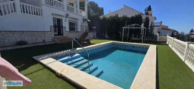Chalet en Alquiler Malaga 4 Dormitorios Piscina Privada