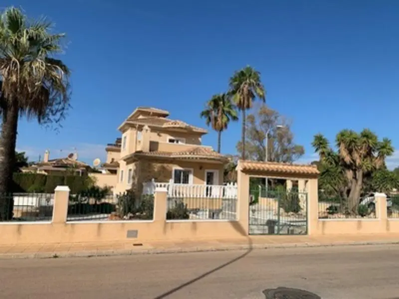 Villa en Venta 4 Dormitorios La Siesta Alicante