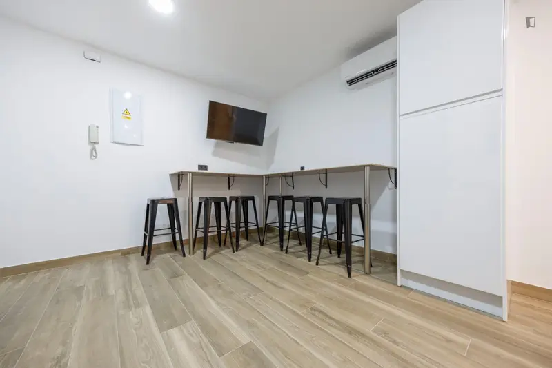 Habitaci	ón Doble en Piso Compartido 18-30 a	ños