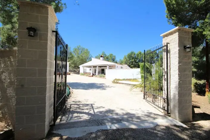 Villa 4 Dormitorios Sax