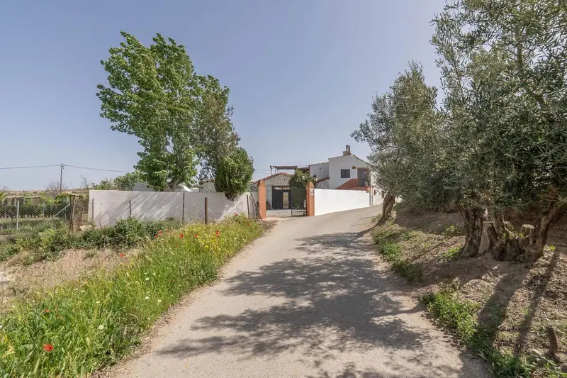 Chalet con Piscina en Guadix Granada Ideal Familias e Inversores