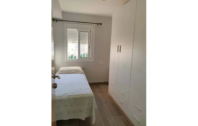 Habitaci
ón 55m
² Cornell
à de Llobregat 1-18 Meses Dep
ósito 450
€