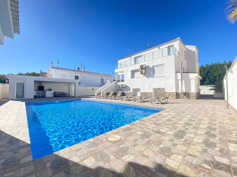 Chalet en venta en Aldea del Mar con 6 dormitorios y 5 baños