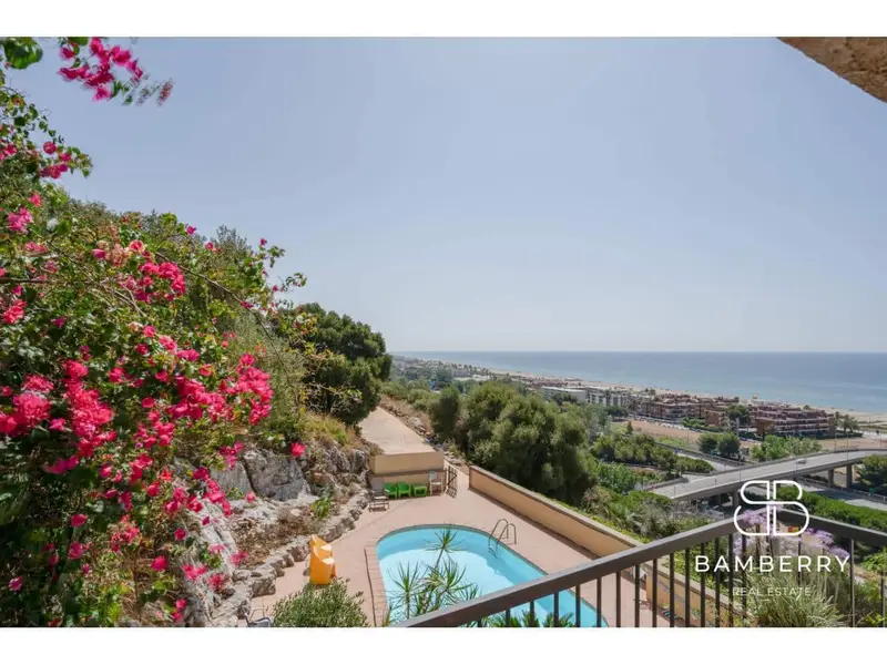 Piso en Sitges con Vistas al Mar 5 Dormitorios y Piscina