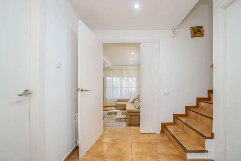 Casa adosada en Torroella de Fluvia 4 habitaciones 3 banos Jardin Piscina