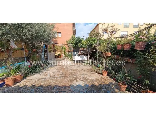 ¡Una Oportunidad Única De Vivir En Una Casa Llena De Historia, Confort Y Encanto!