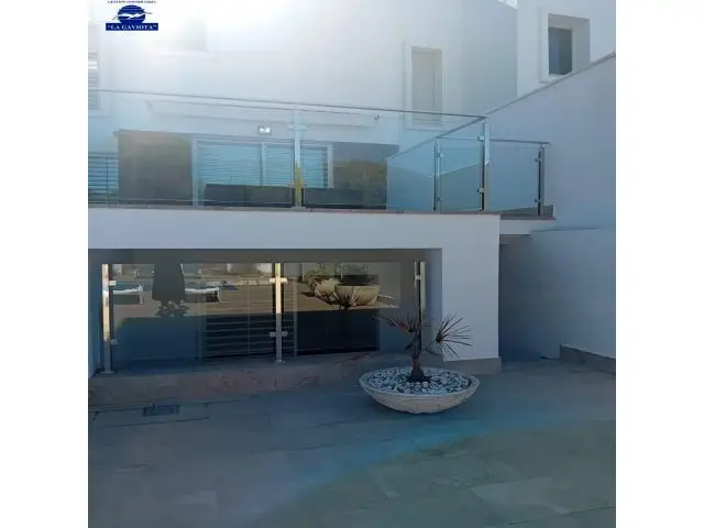 Chalet en La Barrosa con Piscina Privada y Vistas al Pinar