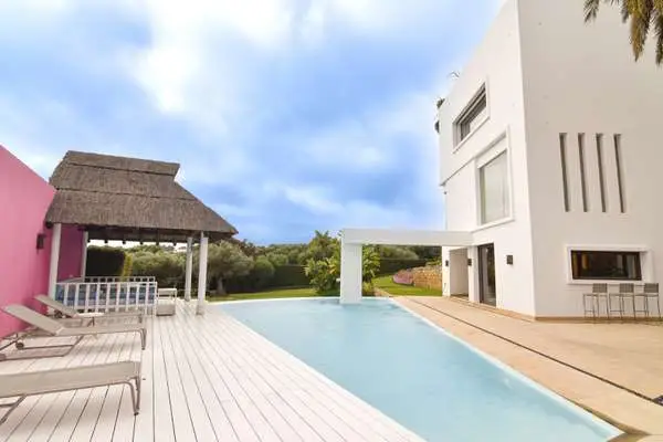 Villa Contemporanea Sotogrande con Vistas al Mar y Piscina