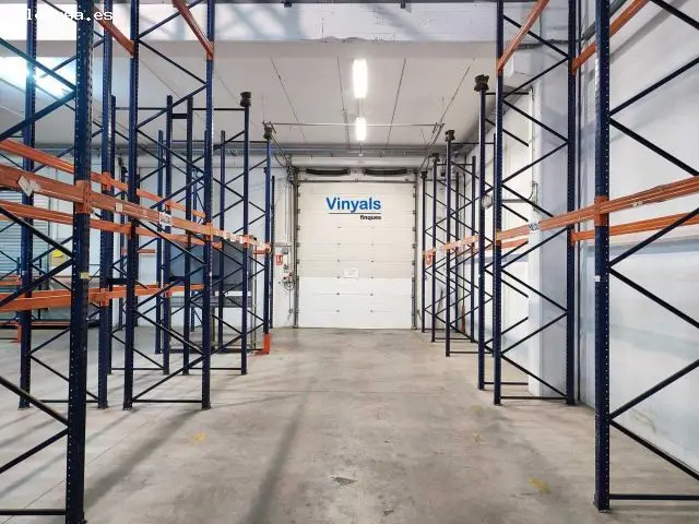 Nave Industrial 1610m2 con Patio 500m2 Oficinas Suministros