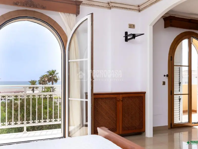 Chalet en Vera Playa con Vistas al Mar y Piscina