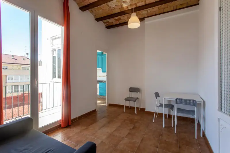 Habitacion Doble con Balcon en Piso de 4 Habitaciones