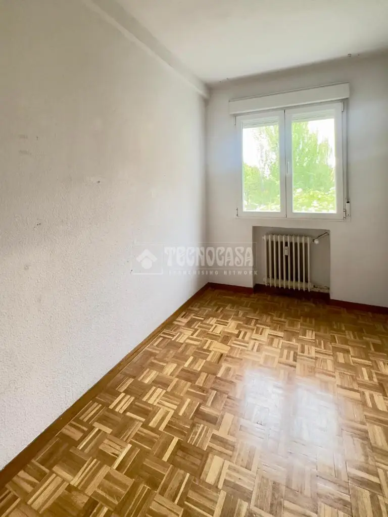 Piso 4 Dormitorios IVIASA Esquina Venta