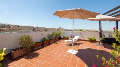 Atico en venta en la Zubia con dos terrazas y placas solares