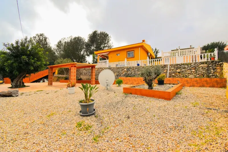 Chalet en Venta Montroy Valencia 3 Dormitorios Piscina