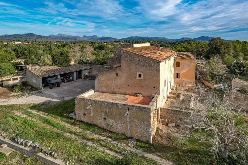 Finca Rustica en Arta Mallorca 137000m2 480m2 a reformar