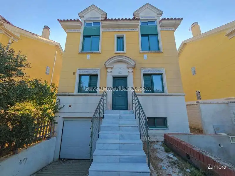 Chalet en Venta en Zamora - 4 Habitaciones - 245m2