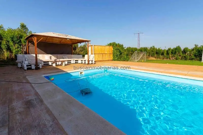 Chalet en Venta en Badajoz 5124m2 con Piscina y Apartamento