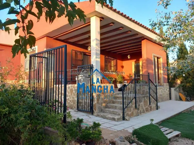 Chalet en Venta en Albacete 363m2 con 1700m2 de Terreno