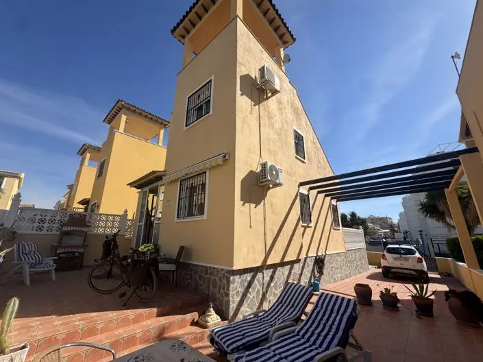 Villa 3 Dormitorios en Venta Villamartin