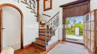 Casa de Lujo en Aznalcázar 382m2 con Piscina
