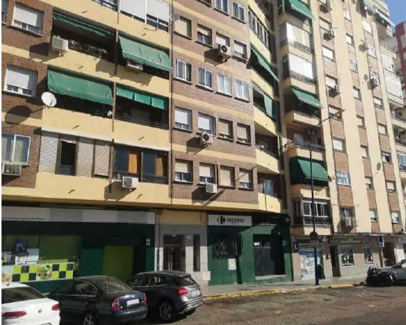 Local en Venta 241m2 Av Juan Sebastian Elcano Badajoz