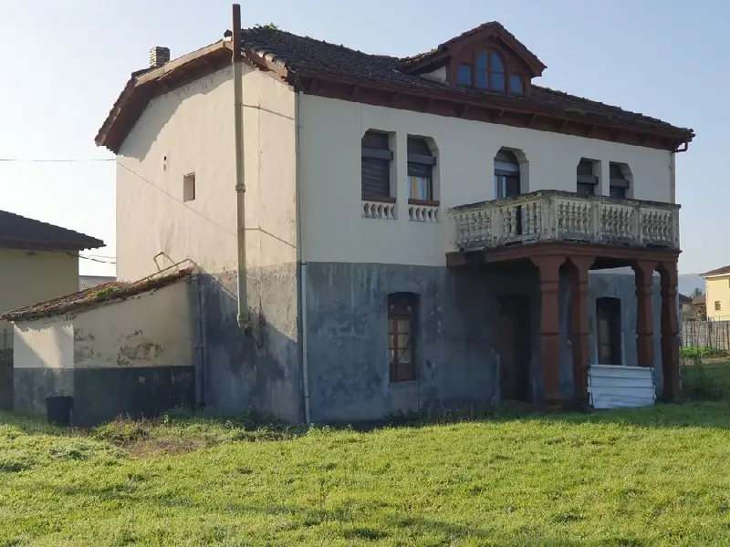 Venta Casa con Terraza en Grado Ref 25664