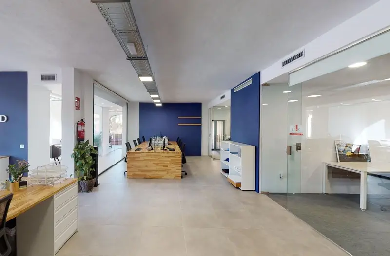 Oficina en Alquiler en Santa Maria Marbella Moderna y Equipada
