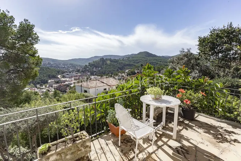 Chalet en Venta en Vallirana Barcelona 7 habitaciones 4 baños