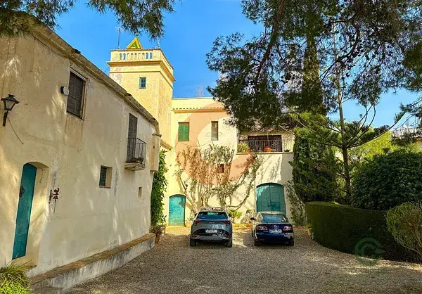 Masia Catalana Siglo XIX en Comarruga cerca de la playa