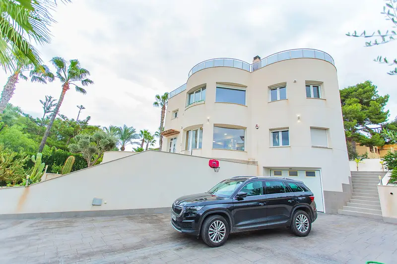 Villa de Lujo con Piscina en Los Balcones Torrevieja