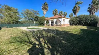 Chalet en Venta en Cartaya Huelva 3 Habitaciones Piscina Jardin