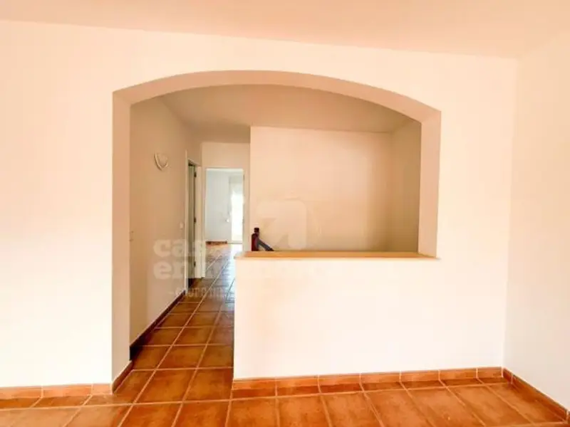 Chalet en Es Castell con Garaje, Patio y Piscina Comunitaria