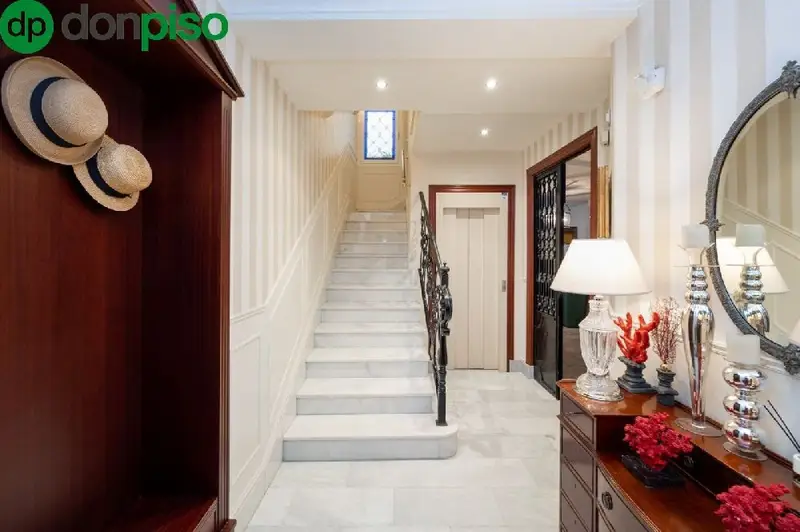 Casa luminosa en Centro Granada con garaje y terraza