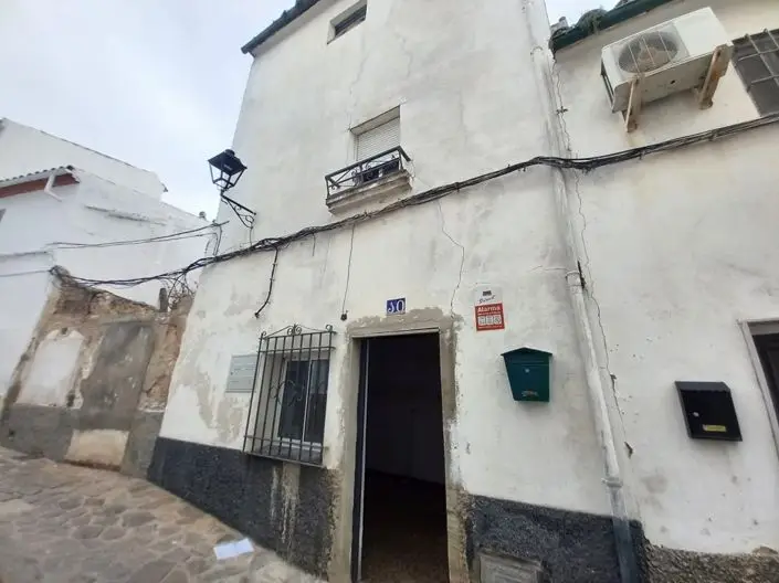 Casa adosada 2 dormitorios con potencial en Martos Jaen