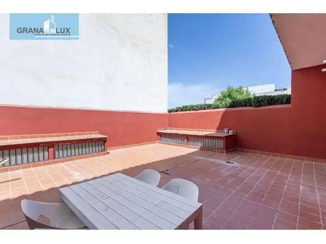 Piso con Terraza Privada en Los Ogíjares
