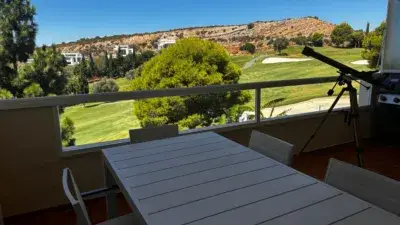 Piso en Venta en Casares: 3 Dormitorios, 2 Baños, Garaje y Terraza