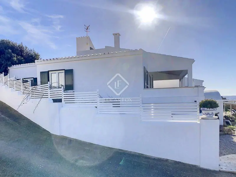 Chalet en venta en Menorca con vistas al mar