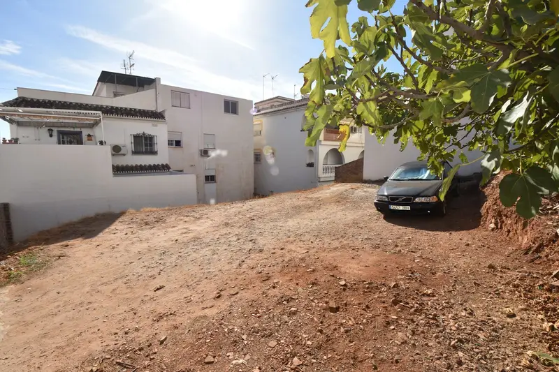 Terreno en Venta Benalmádena Pueblo: Oportunidad de Inversión