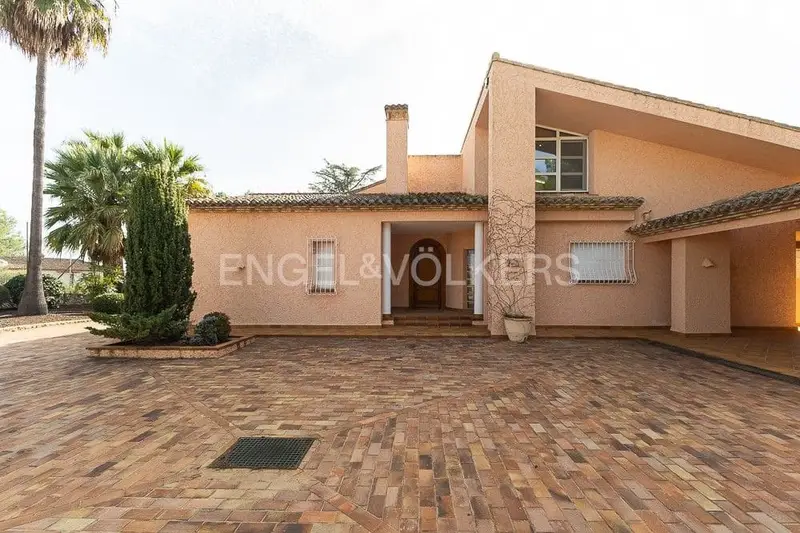 Chalet de Lujo en Ontinyent con Piscina y Pista de Tenis