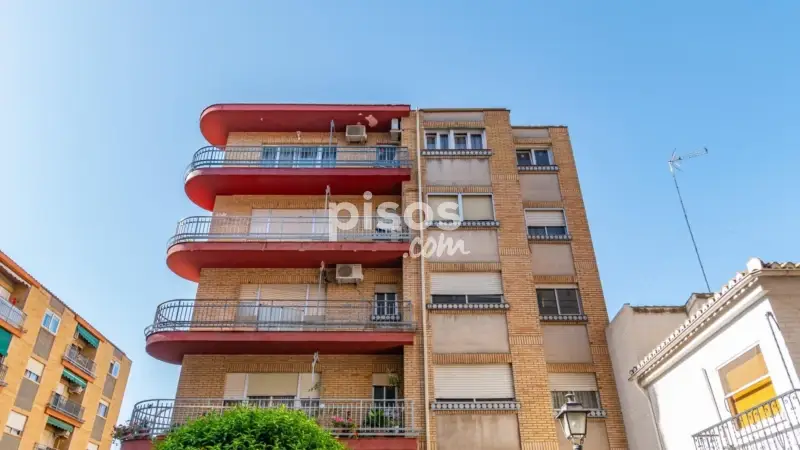 Piso en venta en el centro del pueblo con vistas a Sierra Nevada