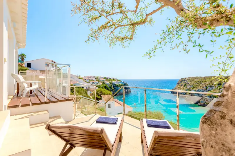 Chalet con Piscina Privada en Menorca para Adultos y Familias