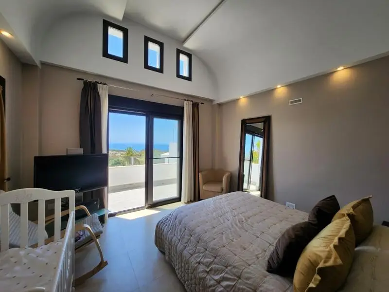 Villa Moderna 4 Dormitorios Nerja Piscina Privada Vistas al Mar