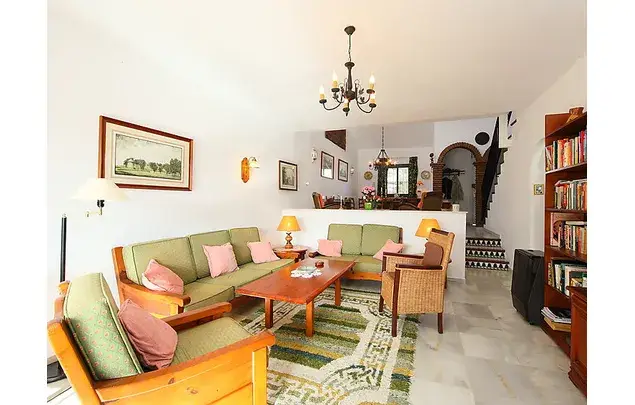 Rent 3 bedroom house of 560 m² in Urbanización Sitio de Calahonda