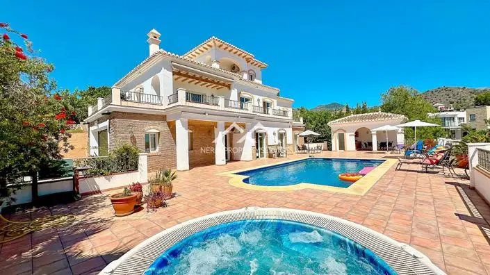 Villa de Lujo 5 Dormitorios Frigiliana