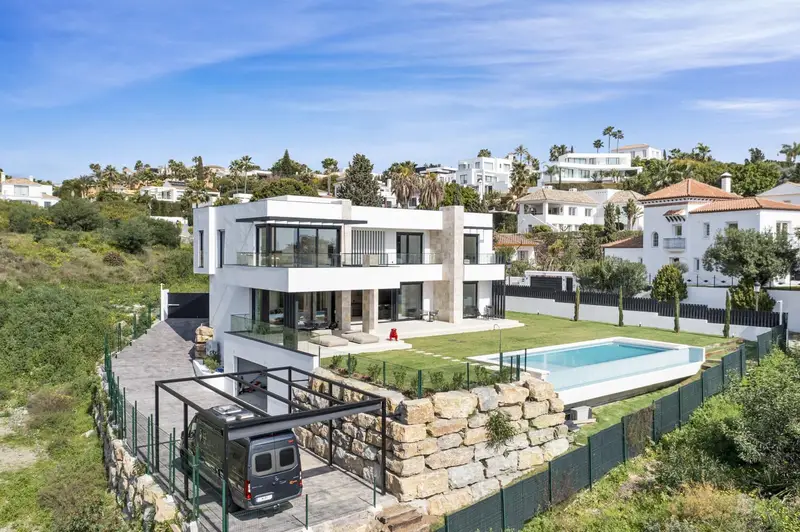 Villa de Lujo Contemporanea en Benahavis con Vistas al Mar