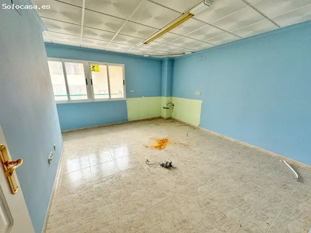 Entresuelo Comercial en Petrer: 219m², Excelente Ubicacion