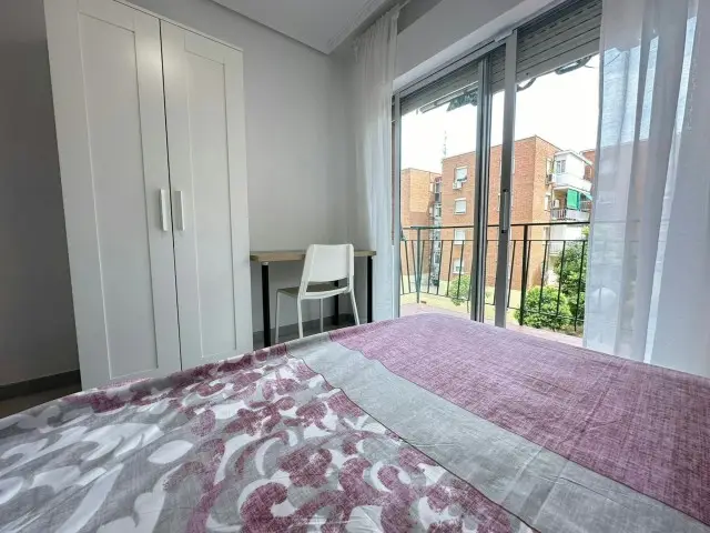 Habitacion Doble Luminosa en Leganes con Terraza y Cerca de la Universidad