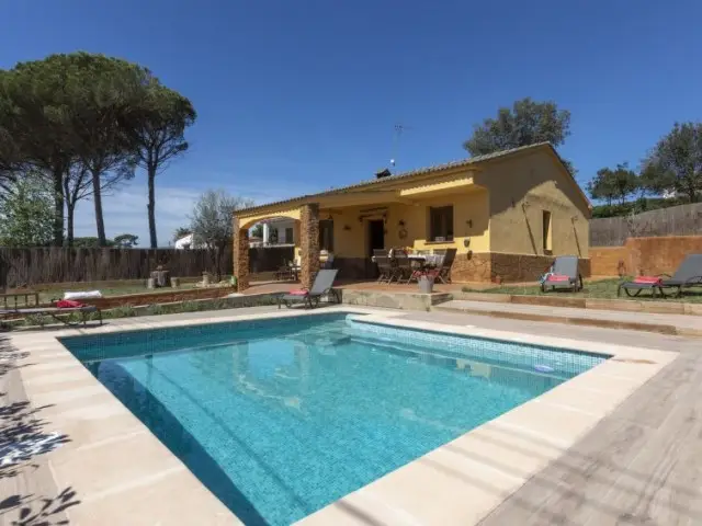 Casa Villa 3 Dormitorios Alquiler Sils Espaa