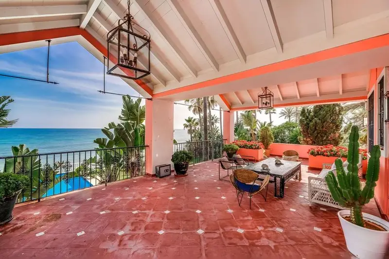 Villa de Lujo en Guadalmina Baja 5 Dormitorios Alquiler y Venta